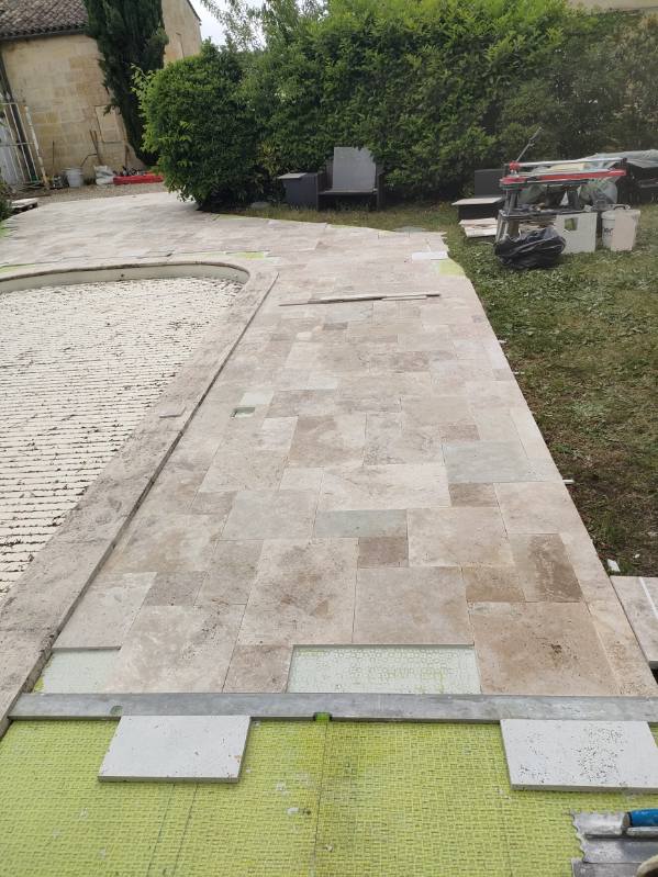 Terrasse extérieure en cours
